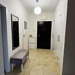 아파트 Comfortable Penthouse With Balcony & Free Parking 바르샤바