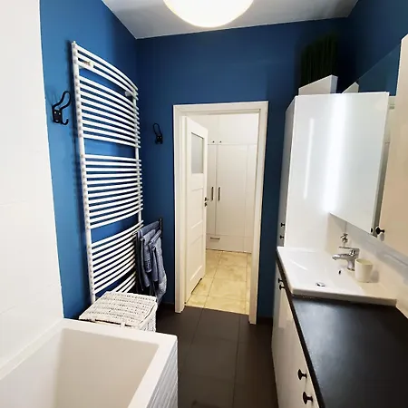 Comfortable Penthouse With Balcony & Free Parking